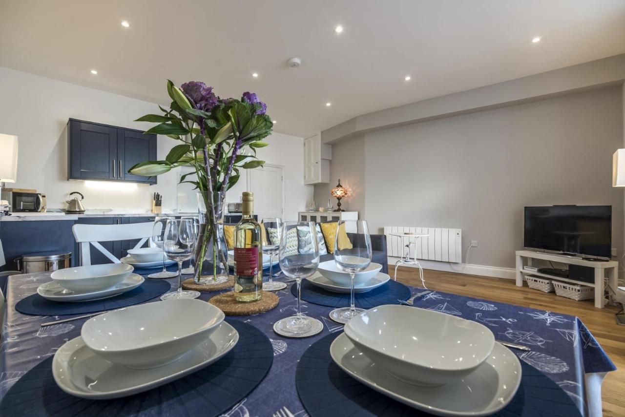 Sea Legs - 2 Bedroom Apartment - Tenby Exterior photo
