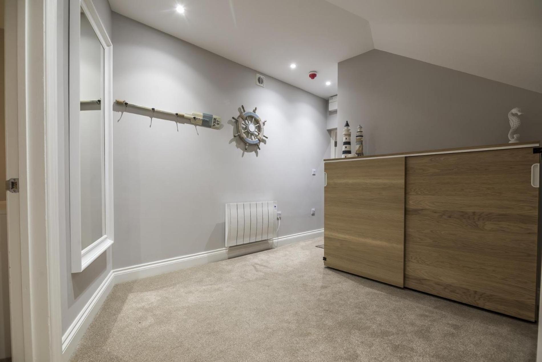 Sea Legs - 2 Bedroom Apartment - Tenby Exterior photo