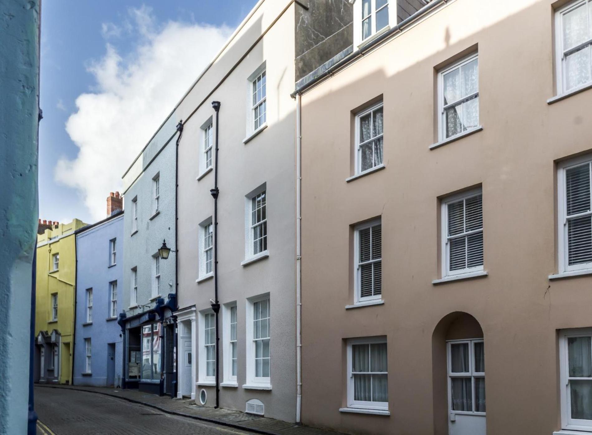 Sea Legs - 2 Bedroom Apartment - Tenby Exterior photo