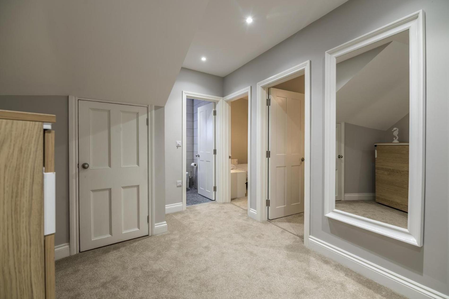 Sea Legs - 2 Bedroom Apartment - Tenby Exterior photo
