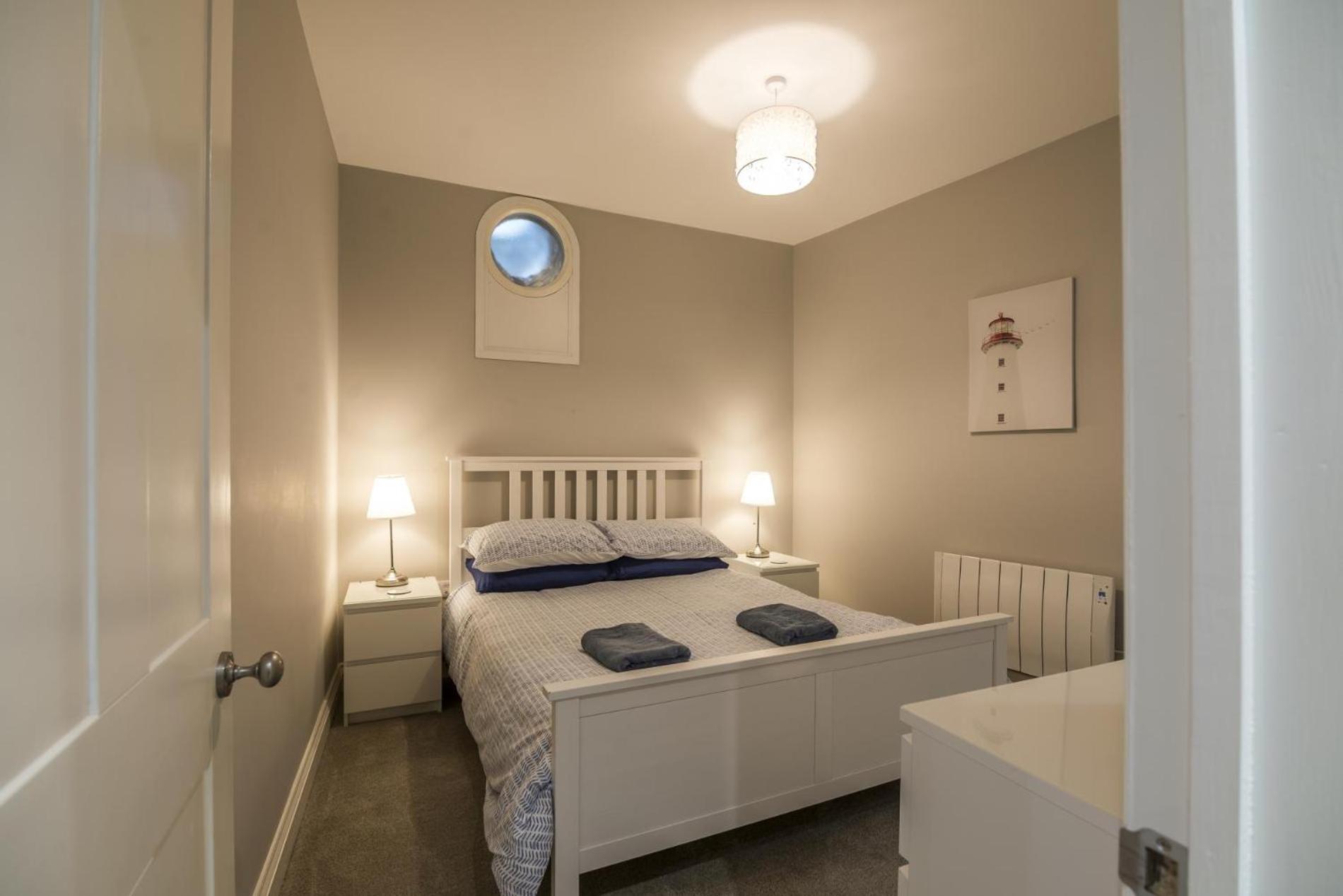 Sea Legs - 2 Bedroom Apartment - Tenby Exterior photo