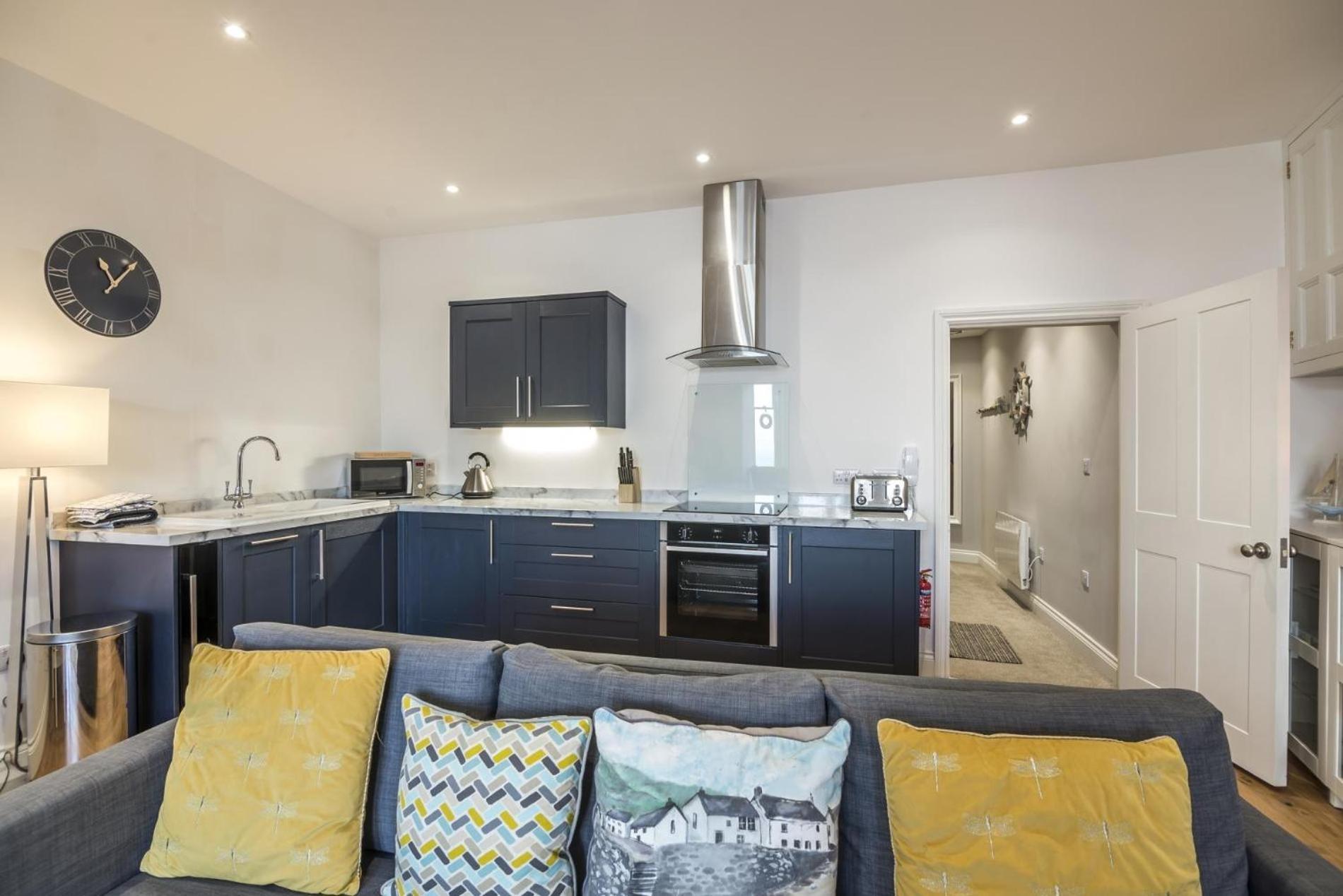 Sea Legs - 2 Bedroom Apartment - Tenby Exterior photo