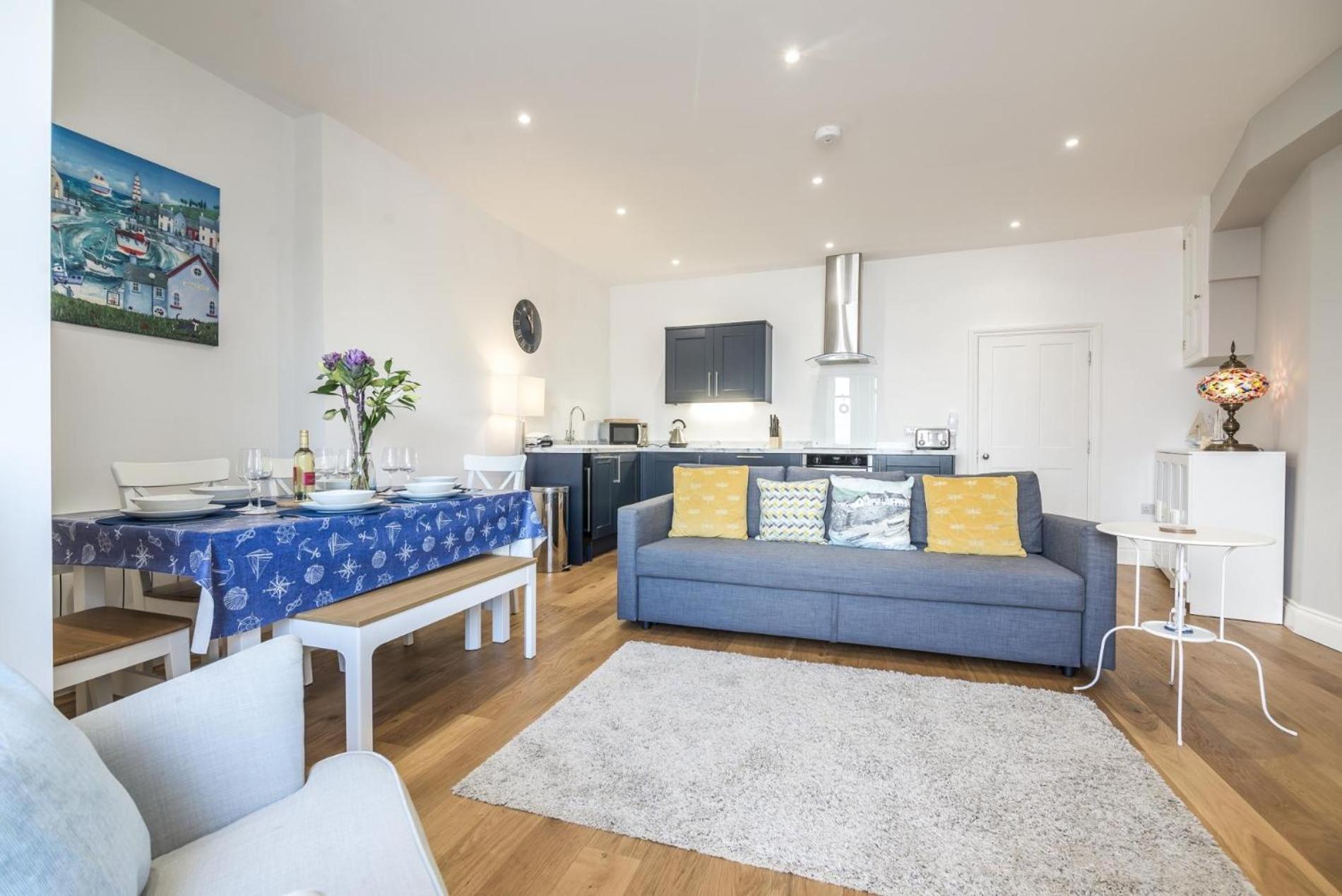 Sea Legs - 2 Bedroom Apartment - Tenby Exterior photo